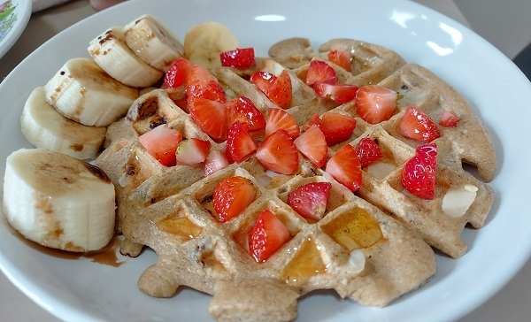 Oat waffle with syrup and honey (2)