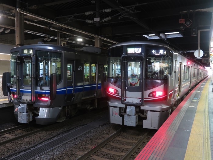 金沢駅で待機中の七尾線