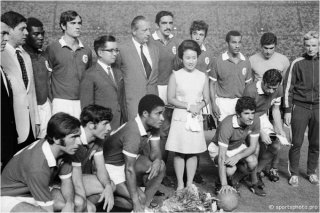 Ficou só a faltar a foto dos príncipes do Japão com a equipa do Benfica