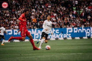 Eintracht Frankfurt [1]-0 Mainz - Daichi Kamada (Pen) goal