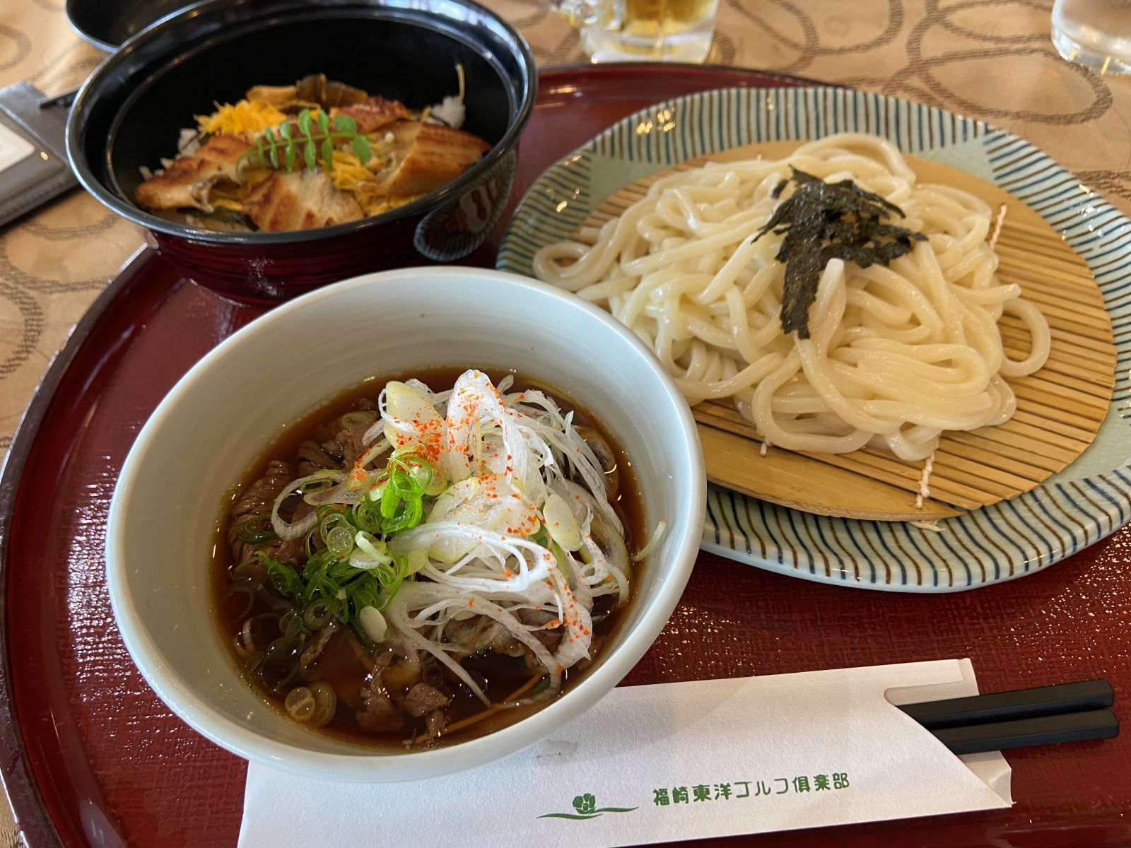 福崎東洋ゴルフ俱楽部　肉すいつけ麺とアナゴ丼　