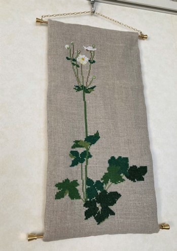 大きな花のベルプルを飾って | 北欧刺繍教室 Roset 北欧の手工芸エスカ
